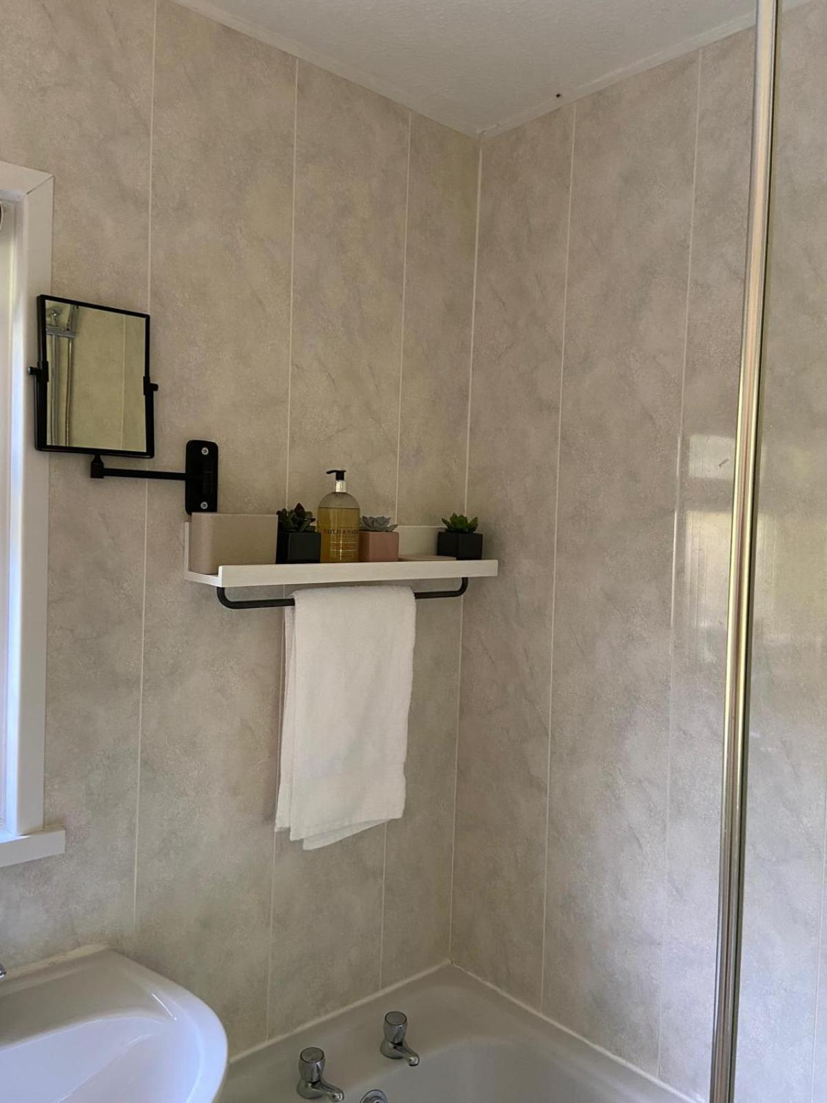 Chalet 64, Lakeside, Glan Gwna Holiday Park Caernarfon Bagian luar foto